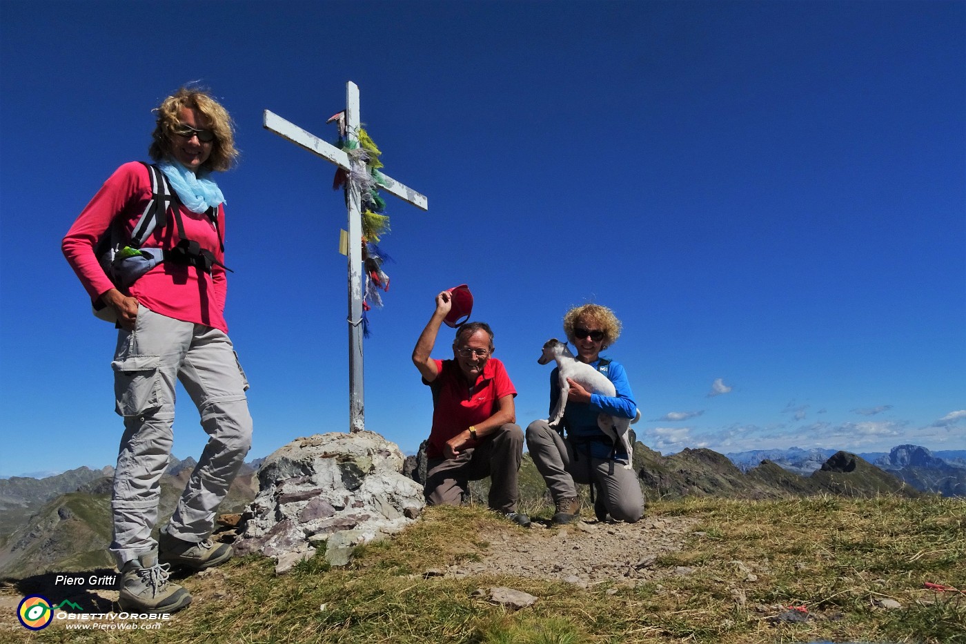 61 In vetta al Pizzo Farno (2506 m) con vista in Salina e Presolana.JPG